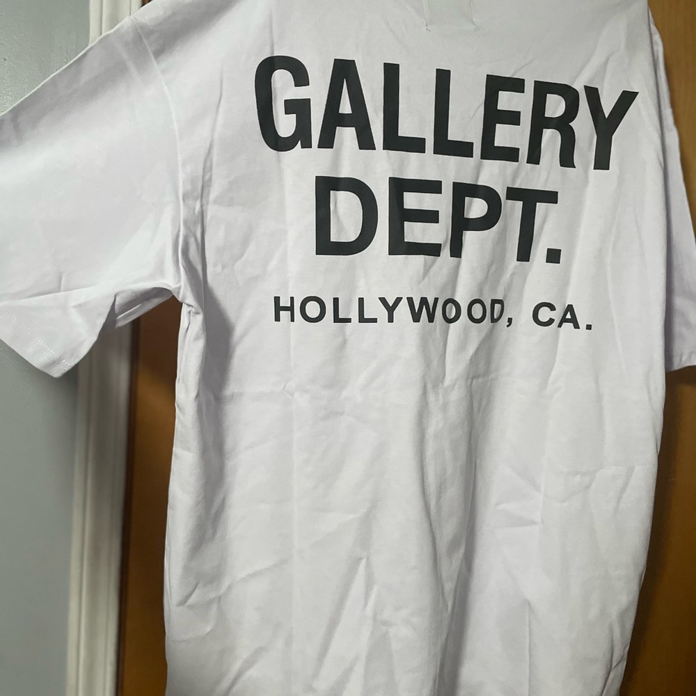White gallery depth